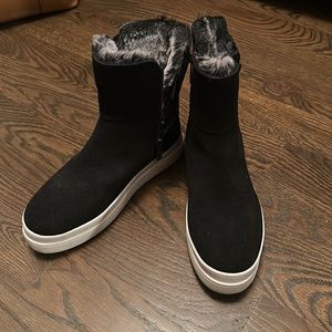 JSlides Tristan black wateproof suede booties in 8.5